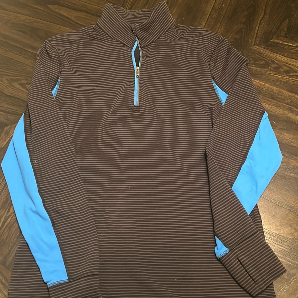 Men’s Lululemon long-sleeved half-zip shirt with side zipper pocket